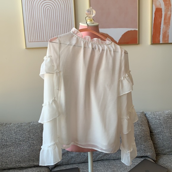Bb Dakota white flowey ruffle top - Picture 3 of 4